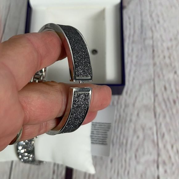 Bob Mackie Silver Glitz Bangle Bracelet Watch Set BM4001-4SS NWT in Gift… - Picture 4 of 15